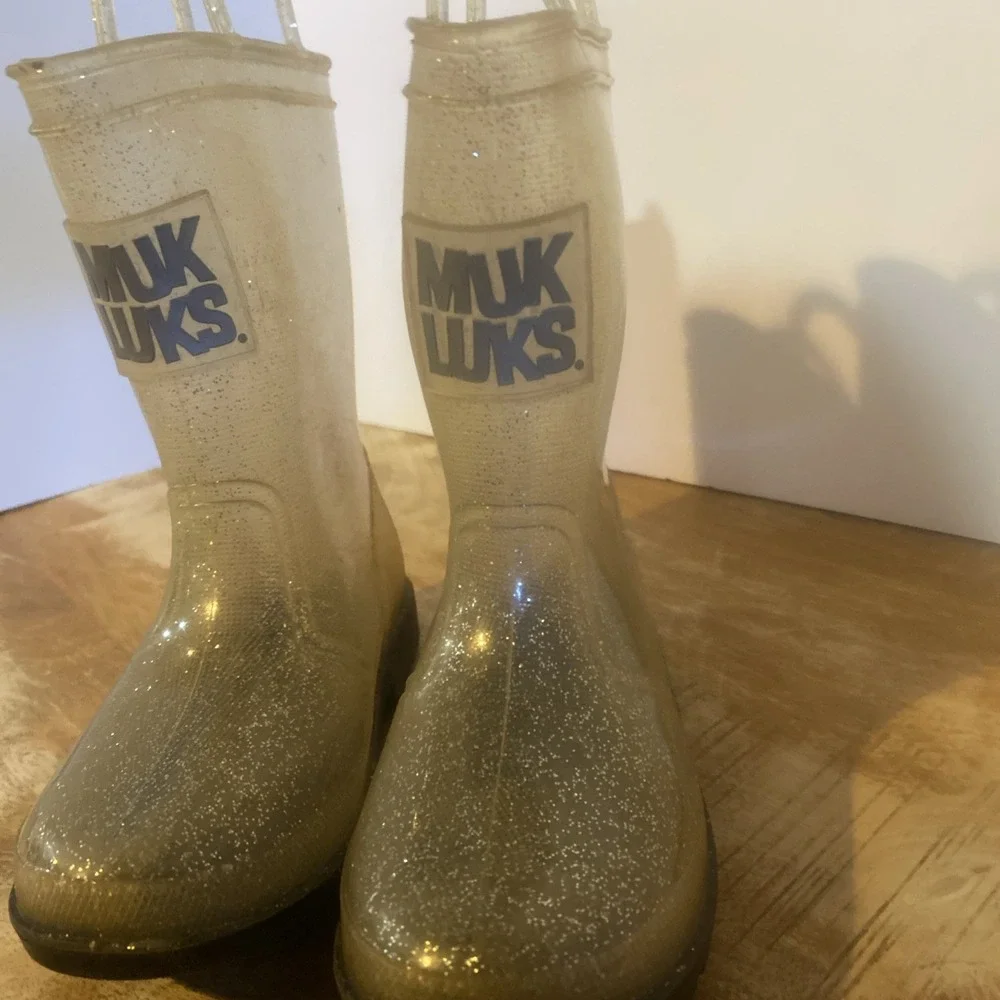 Muk Luks Child's Rubber knee High Pull on Rain/Water Boots With Glitter 9/10